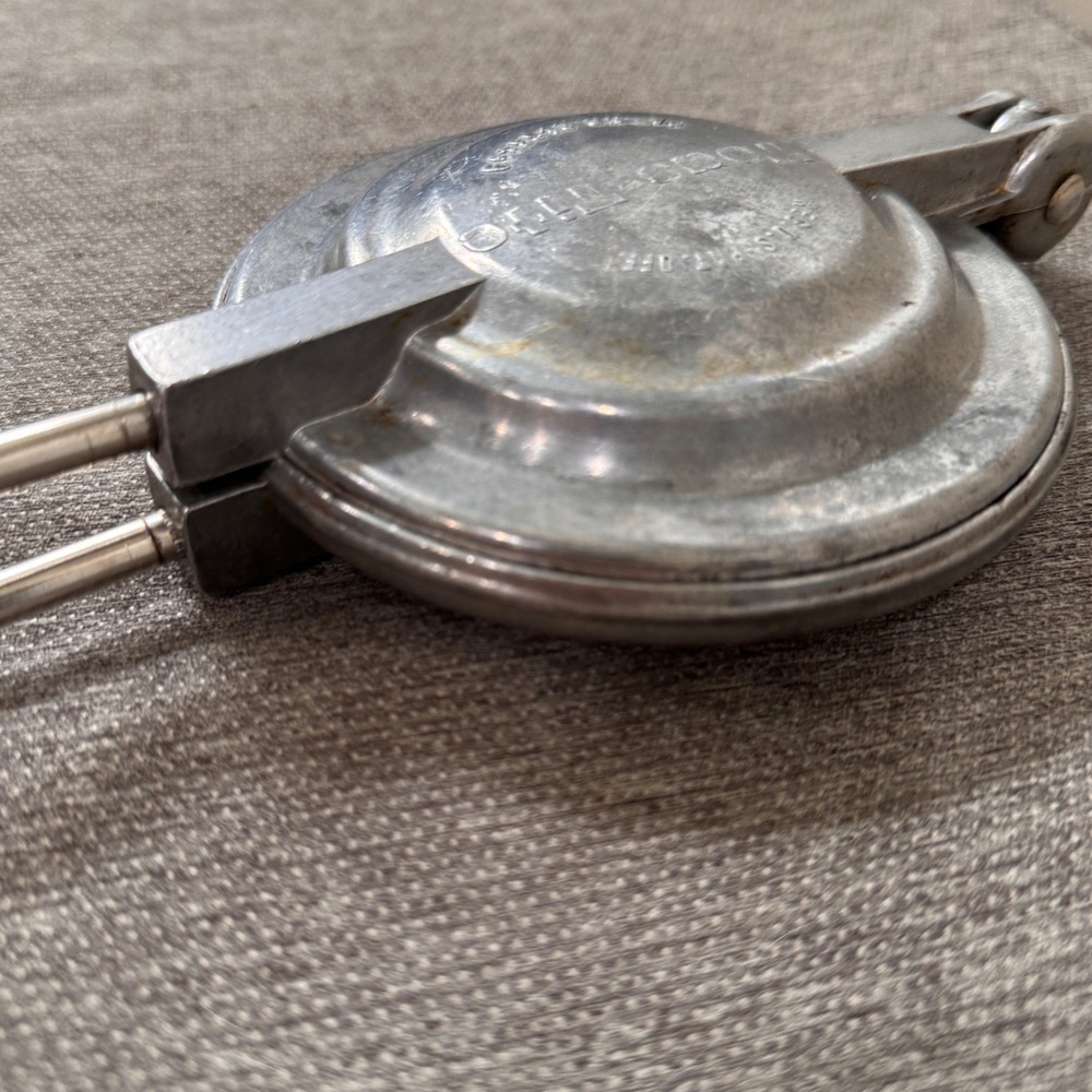 Vintage Toas-Tite Sandwich Toaster Cast Aluminum Pie Iron Campfire Tool Bakelite - Picture 10 of 17